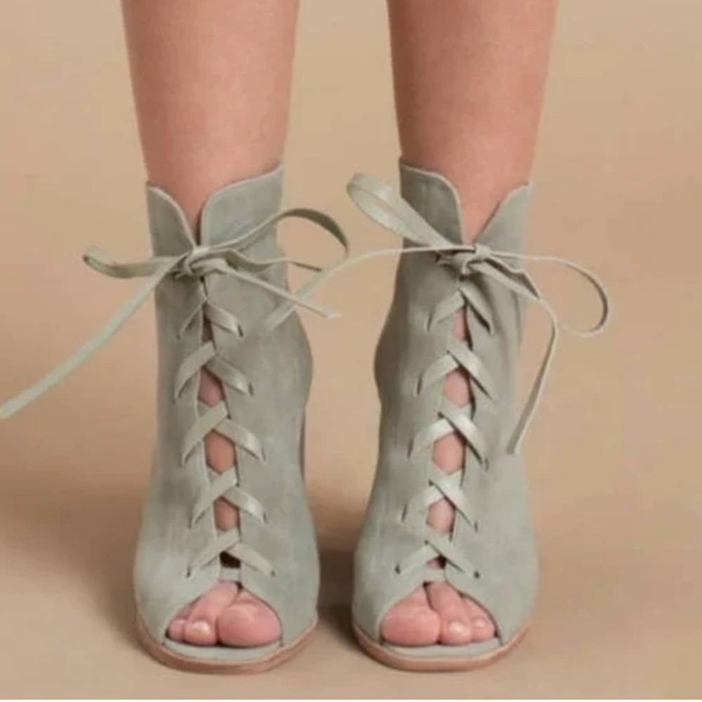 Kristin Cavallari Chinese Laundry open toe booties Layton green sage Size 7